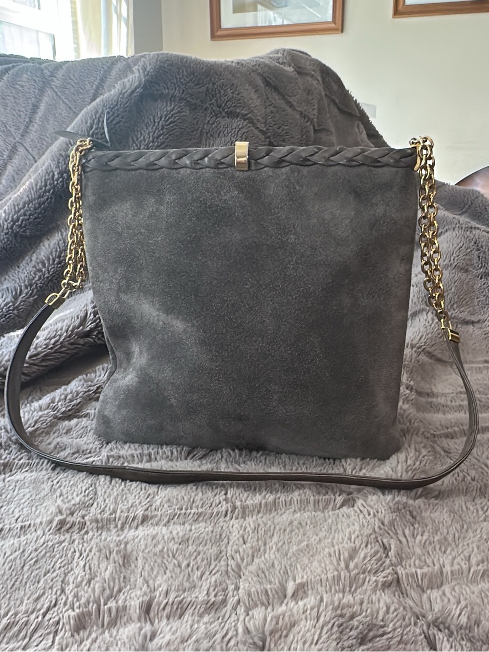 Susan Gail VINTAGE Charcoal Suede Shoulder Bag. 8X9 strap 16 inches. (Bags 26)